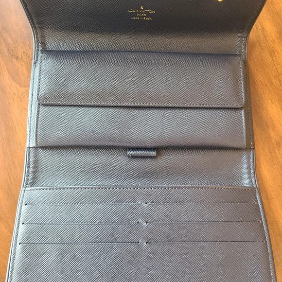 Authentic Louis Vuitton Lin wallet - Picture 8 of 9
